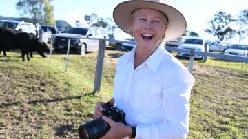 Annie Laurie, Knowla Livestock, Gloucester taking the family photographs during the sale. Pictures by Samantha Townsend