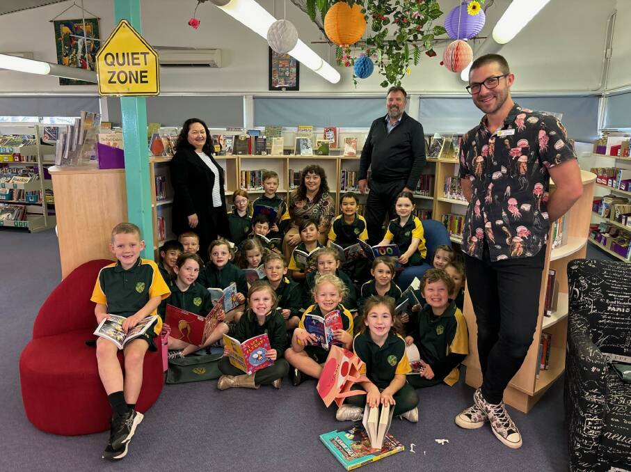 Thornton Public School students with P&C president Amanda Woods, librarians Emily Bidart and Konrad Hense and principal Stuart Wylie. Picture supplied