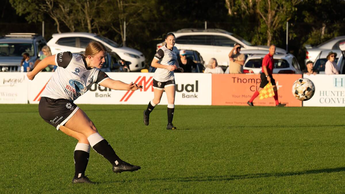 Tahlia Gossner, pictured in action earlier this season, was outstanding in defence for Maitland against Broadmeadow. Picture by Graham Sports and Nature Photography.