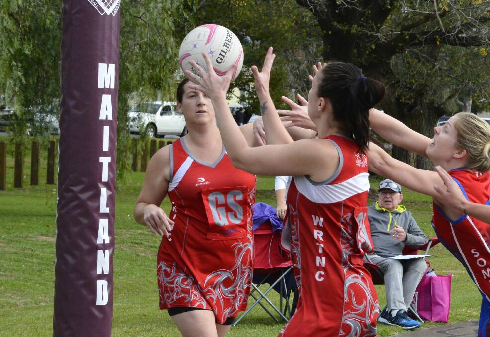 BIG GAME: Darren O'Brien's Plumbing goal shooter Kathy Anderson and goal attack Brooke Cameron will need to combine at their best against The George Tavern. Picture: MICHAEL HARTSHORN