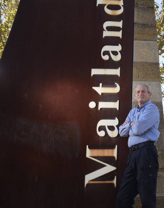 SPRUCE IT UP: Cr Peter Garnham with one of the aging gateway signs. Picture: PERRY DUFFIN.