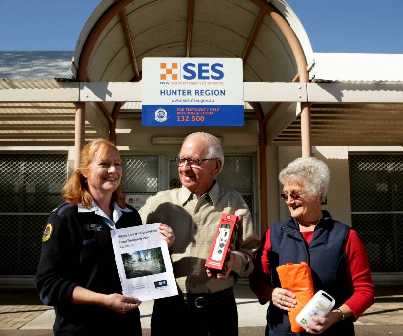 FLOOD RESPONSE: SES Community Engagement Co-ordinator Amanda Hyde with Millers Forest residents John Beisler and Gloria Green. Picture: SIMONE DE PEAK