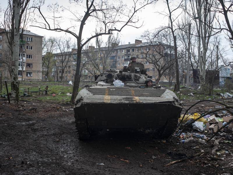A Ukrainian general says Russian forces are trying to encircle Ukrainian troops near Bakhmut. (AP PHOTO)