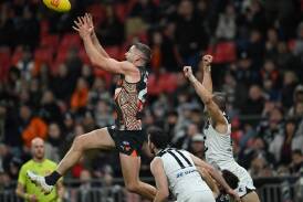 A five-goal display from Jesse Hogan has helped the Giants soar to victory against Carlton. (Dean Lewins/AAP PHOTOS)